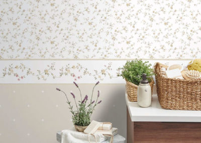 Foto lavamanos con tapiz y cenefa flores pequenas beige papel Tapiz en Hermosillo